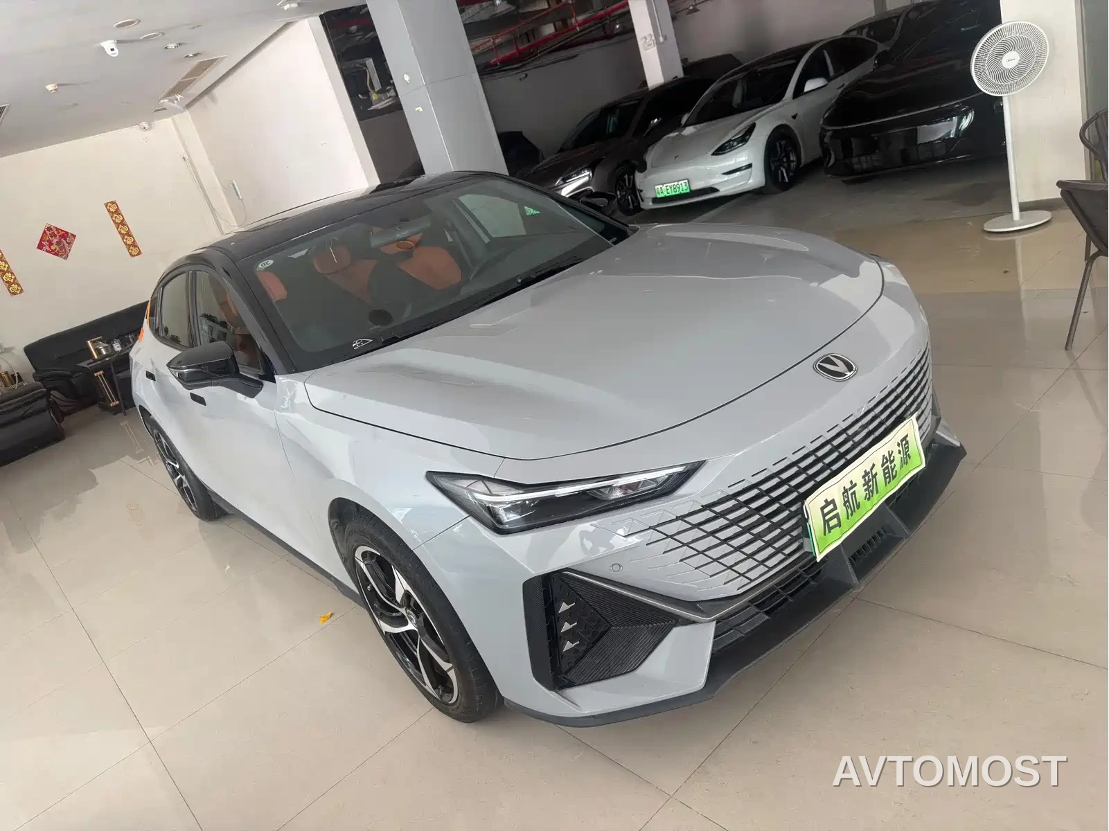 Changan UNI-V iDD 2023 ZhiDian iDD 1.5T 113km Smart Fun Edition — фото 3