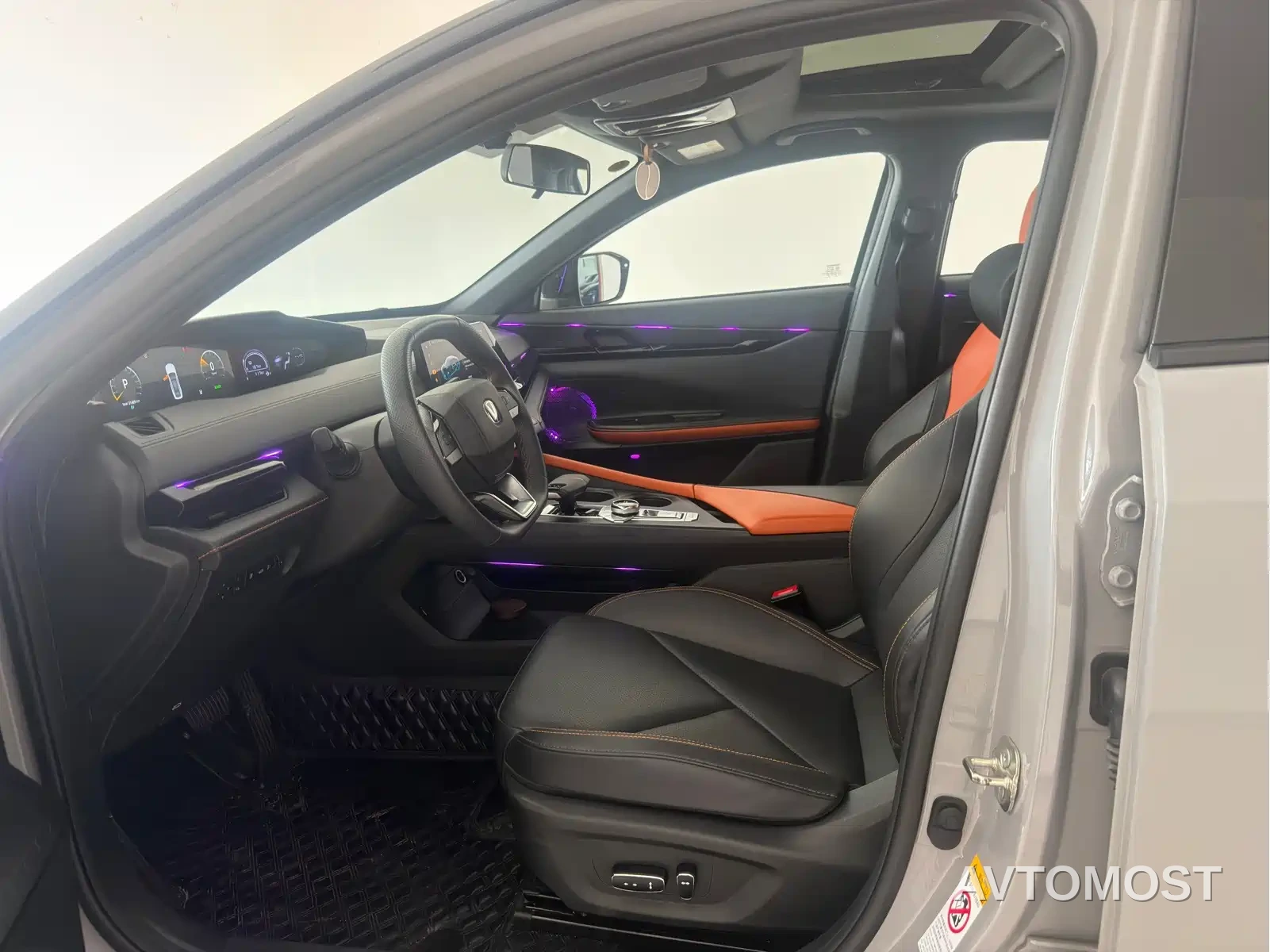 Changan UNI-V iDD 2023 ZhiDian iDD 1.5T 113km Smart Fun Edition — фото 4
