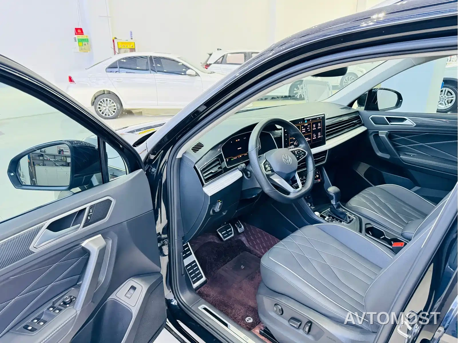 Volkswagen Tiguan L 2023 330TSI Auto 2WD R-Line Premium Edition — фото 6