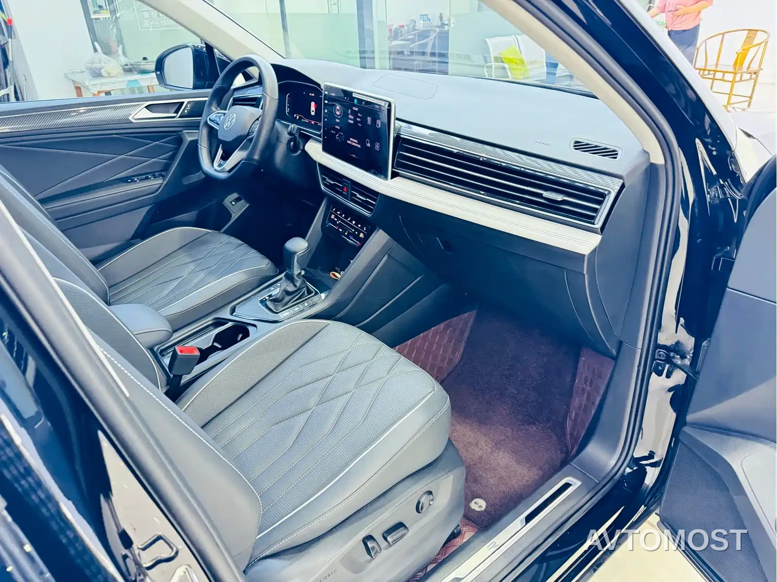 Volkswagen Tiguan L 2023 330TSI Auto 2WD R-Line Premium Edition — фото 9