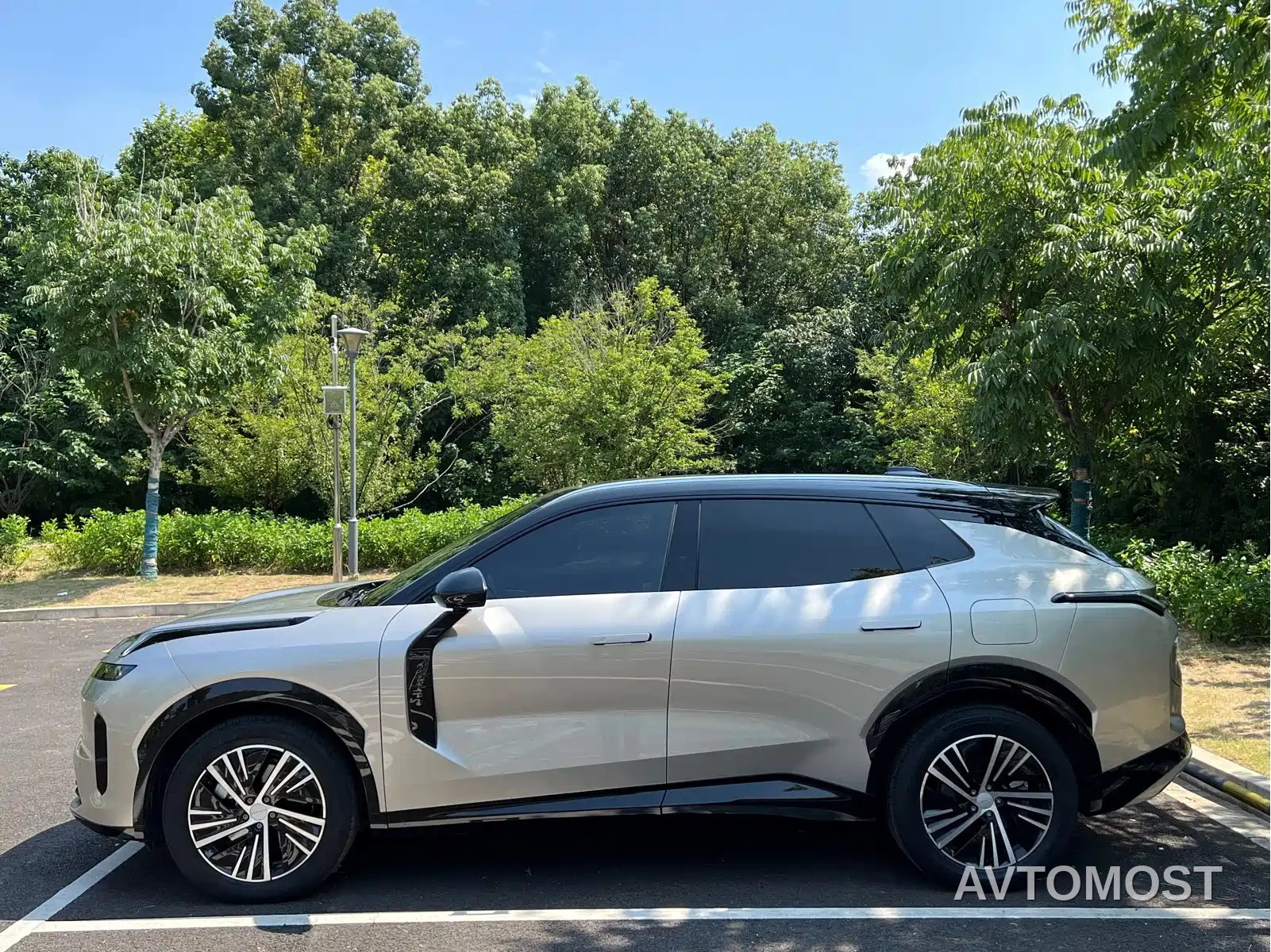 Lynk & Co 08 EM-P 2023 120km Long Range Pro — фото 4