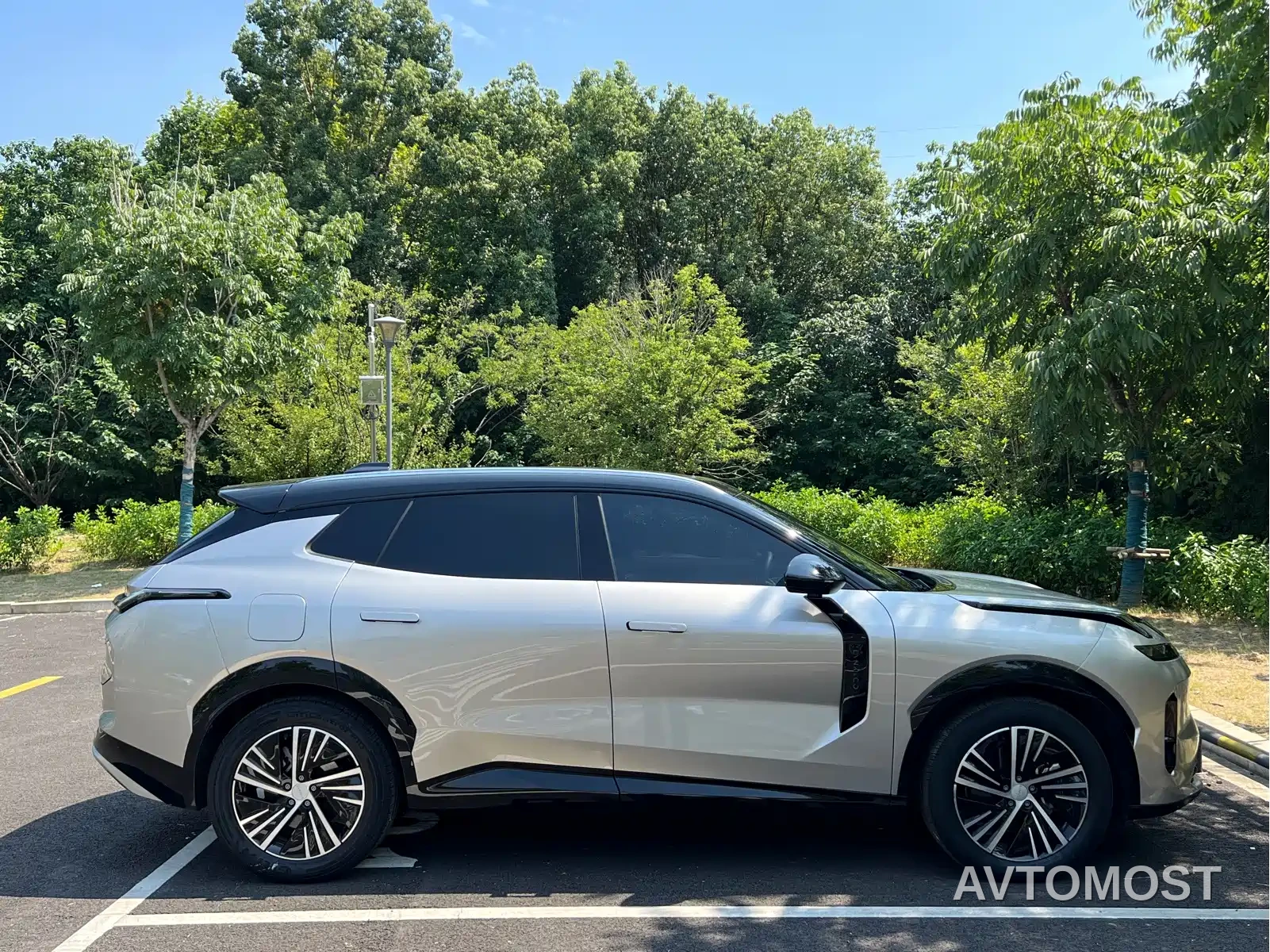 Lynk & Co 08 EM-P 2023 120km Long Range Pro — фото 17