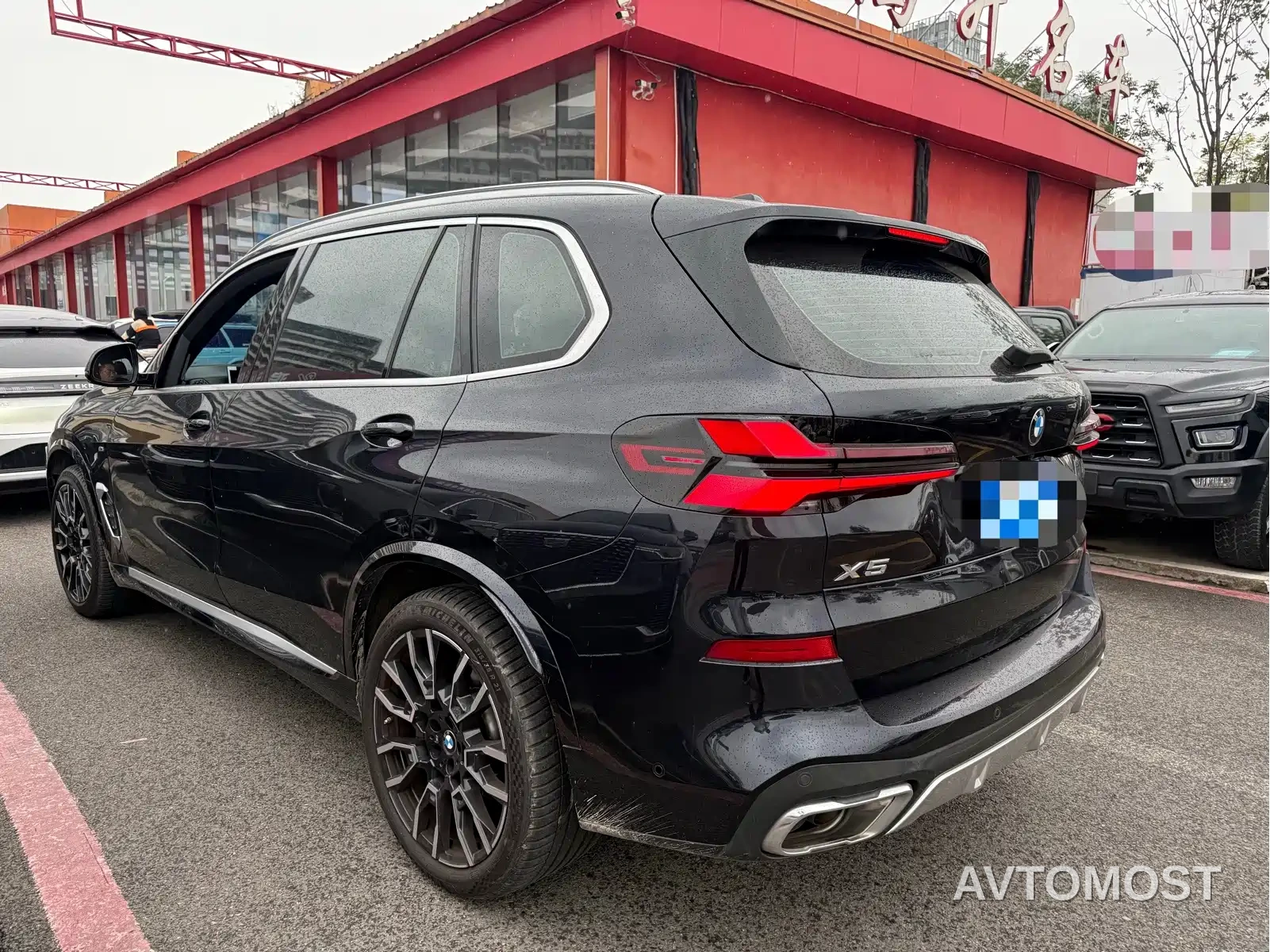BMW X5 2023 xDrive 40Li M Sport Package — фото 3
