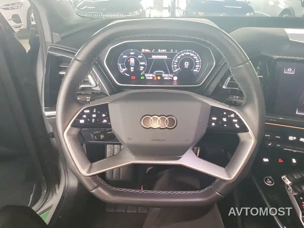 Audi Q4 e-tron 2023 40 e-tron Innovation Edition — фото 8