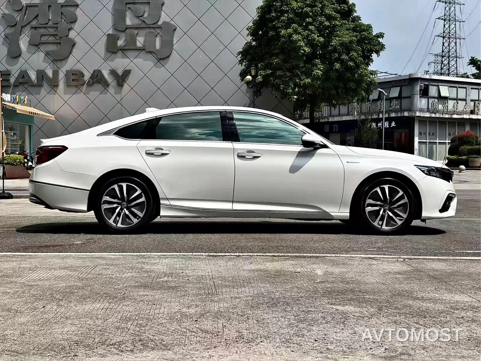 Honda Inspire 2019 Sharp Hybrid 2.0L Pure Elegance China VI — фото 3