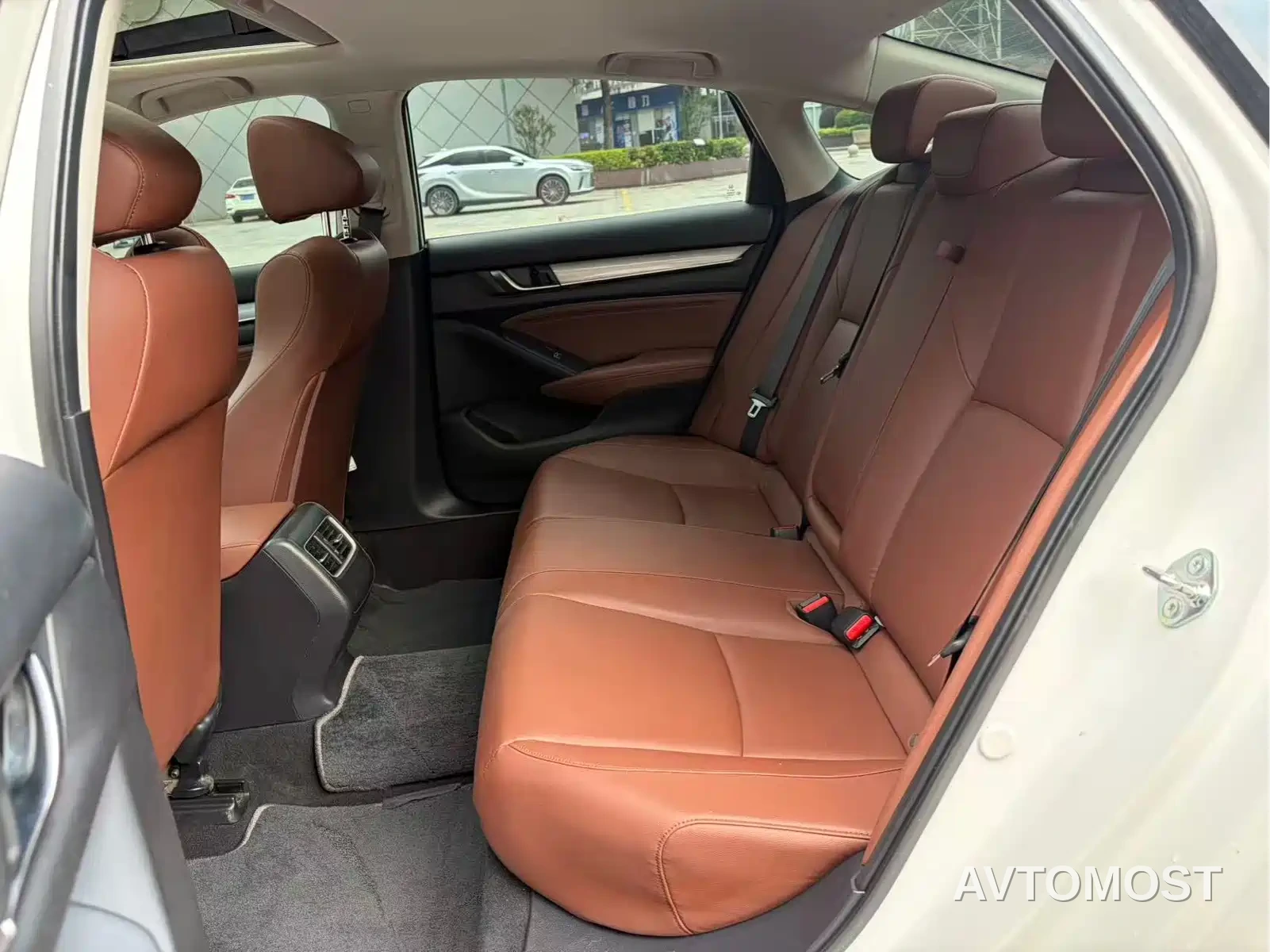 Honda Inspire 2019 Sharp Hybrid 2.0L Pure Elegance China VI — фото 12