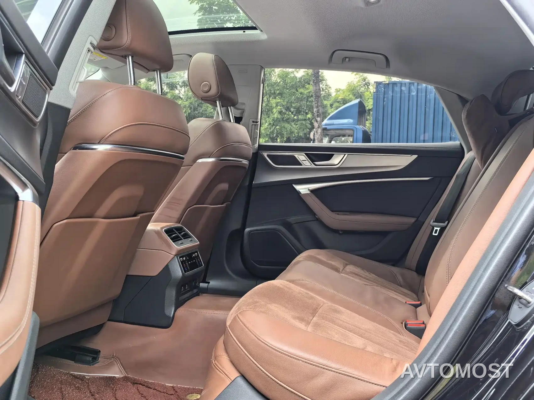 Audi A7L 2024 45 TFSI Luxury — фото 8