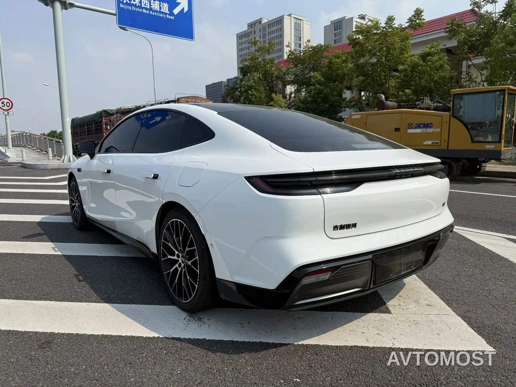 Geely Galaxy E8 2025 Model 610km Premium Edition — фото 6