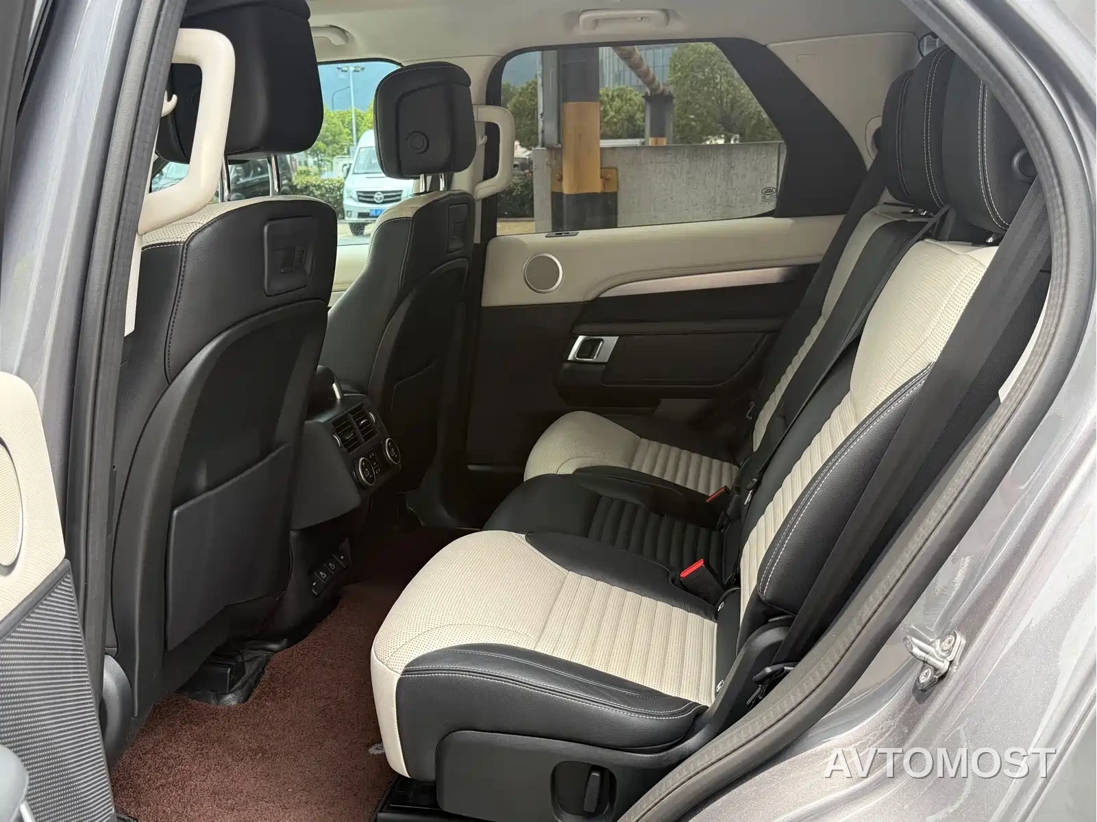 Land Rover Discovery 2021 360PS R-Dynamic SE — фото 8