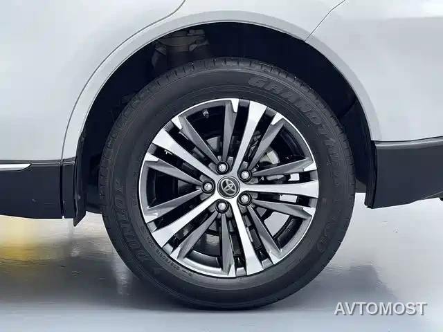 Toyota Venza 2022 Dual Engine 2.5L CVT 2WD Luxury — фото 16