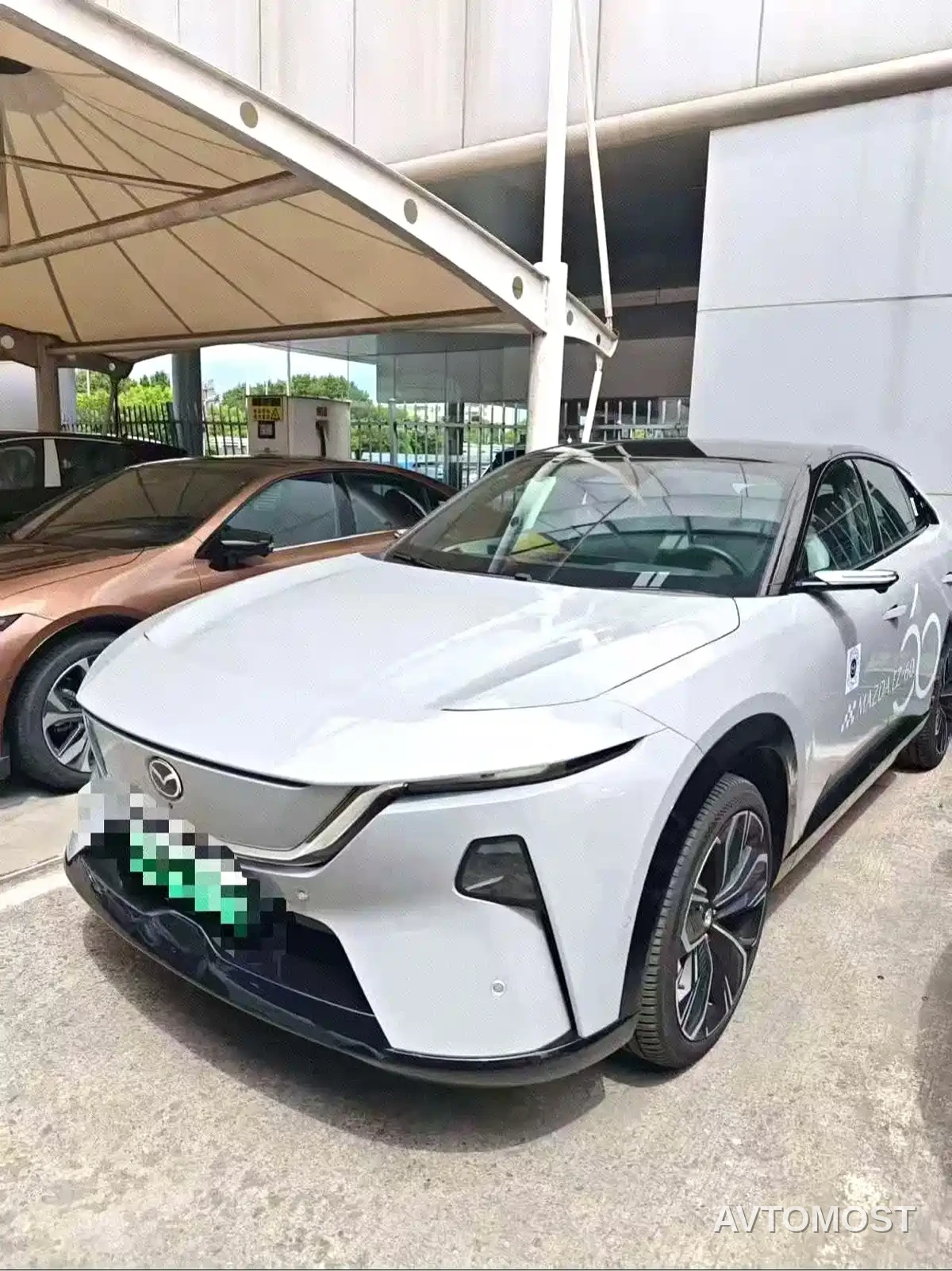 Mazda EZ-60 2025 Range-extender Base Model — фото 2