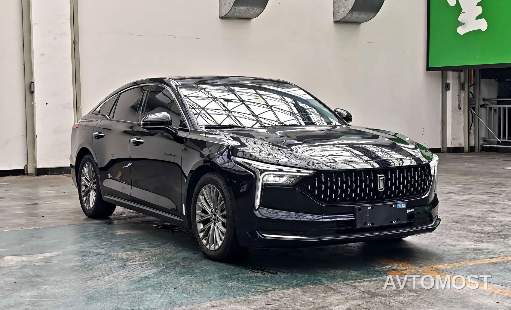 Besturn B70 2023 Model 3rd Gen 1.5T Automatic Joy 70th Anniversary Edition — фото 3