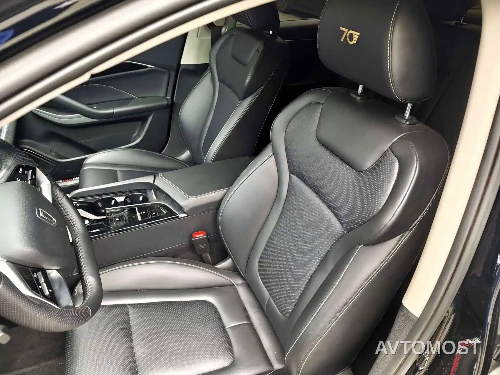 Besturn B70 2023 Model 3rd Gen 1.5T Automatic Joy 70th Anniversary Edition — фото 5