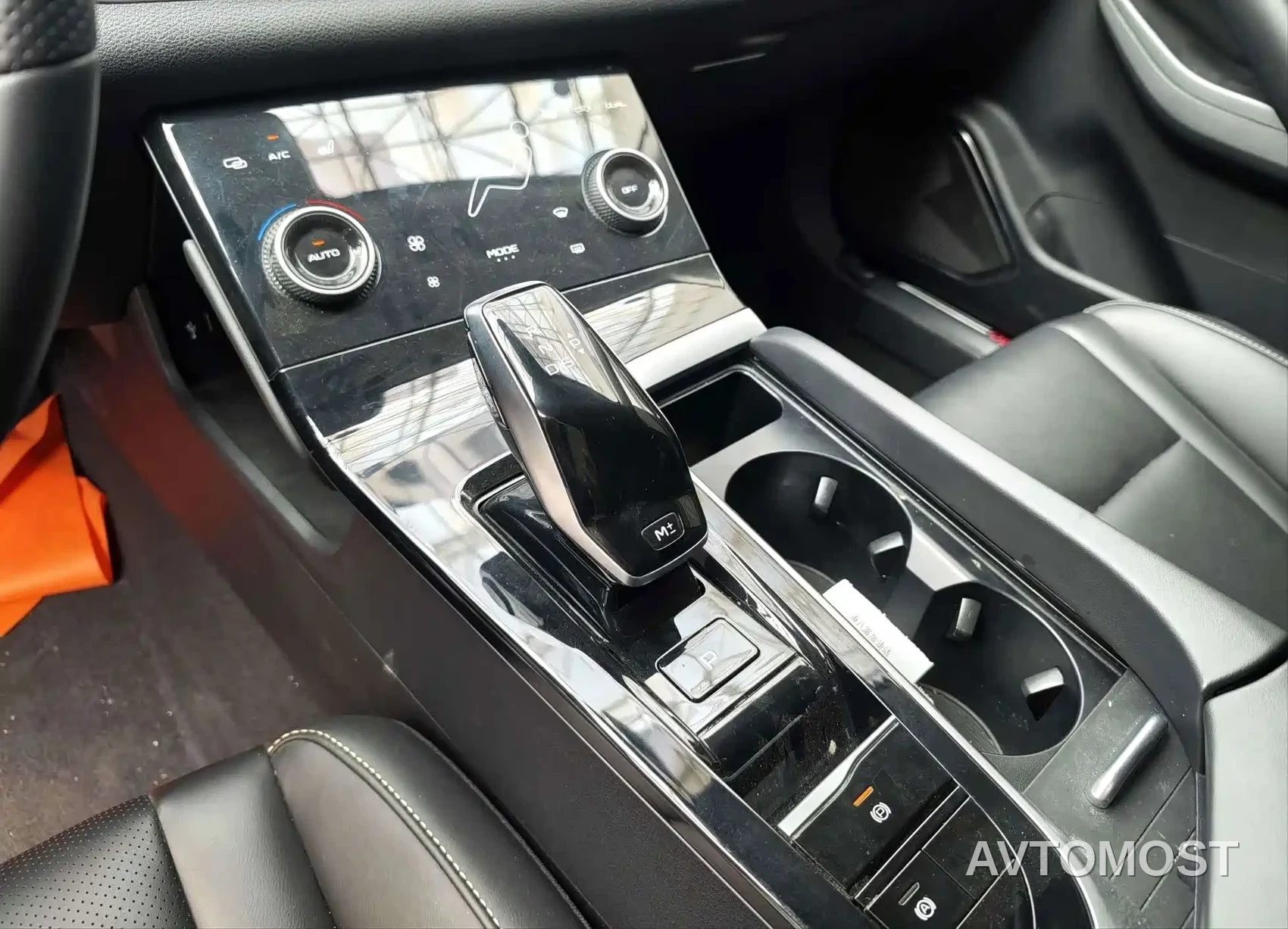 Besturn B70 2023 Model 3rd Gen 1.5T Automatic Joy 70th Anniversary Edition — фото 6