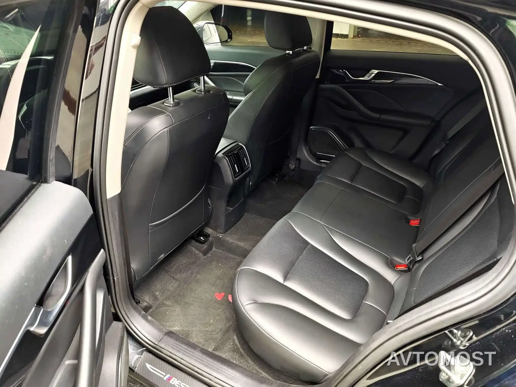 Besturn B70 2023 Model 3rd Gen 1.5T Automatic Joy 70th Anniversary Edition — фото 7