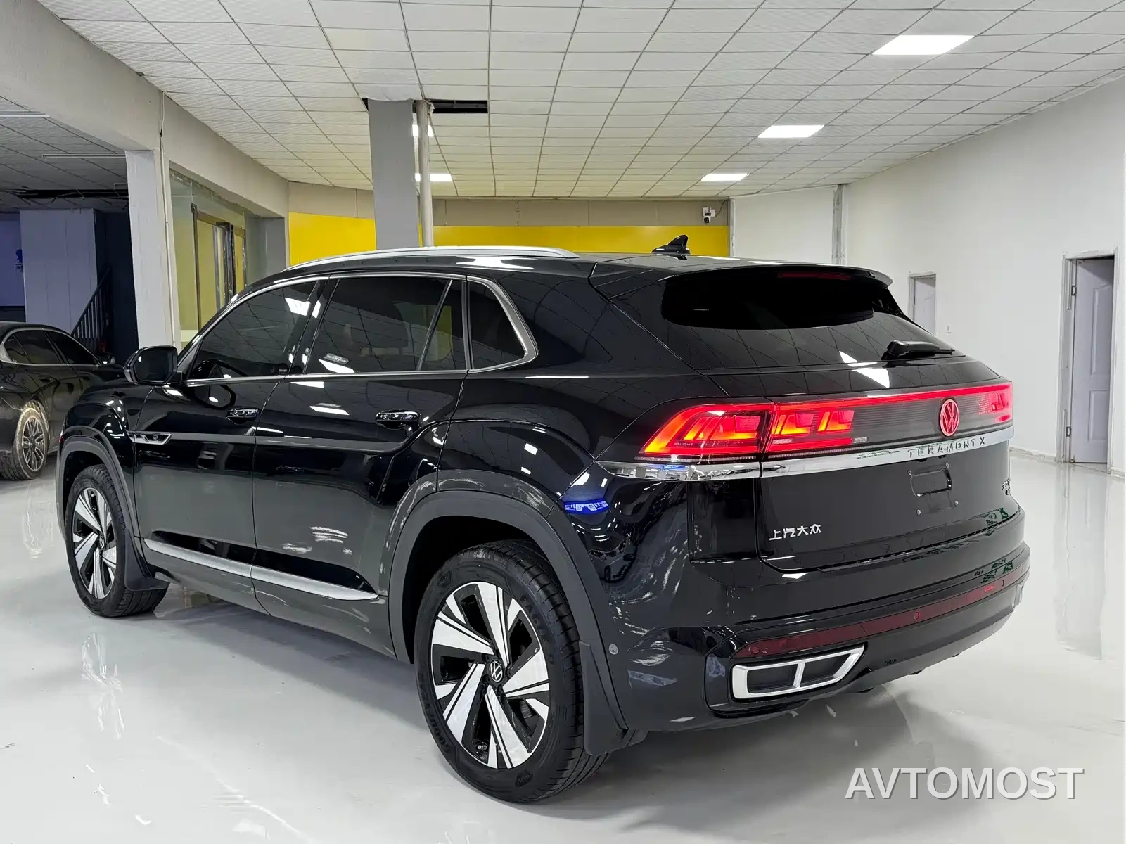 Volkswagen Teramont 2023 Teramont X Facelift 380TSI 4WD Exclusive Luxury Edition — фото 5