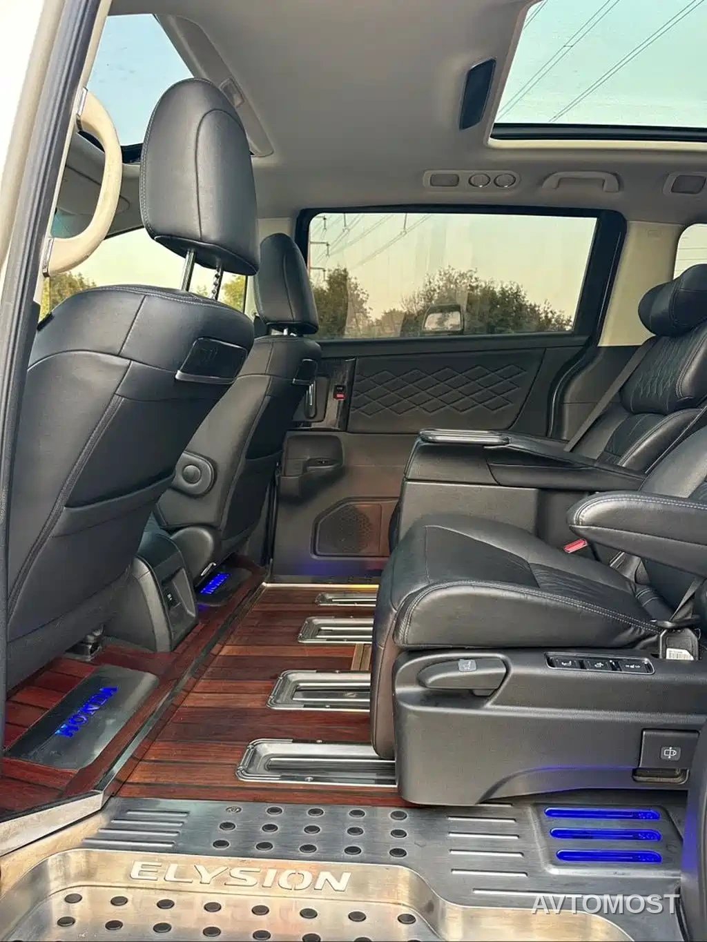 Honda Elysion 2019 2.0L Hybrid Comfort Edition — фото 7