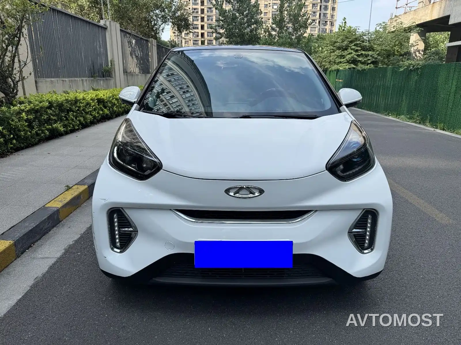 QQ New Energy Little Ant 2022 Facelift Sweet Edition Half Sugar LFP 30.7kWh 30kW 301km — фото 2