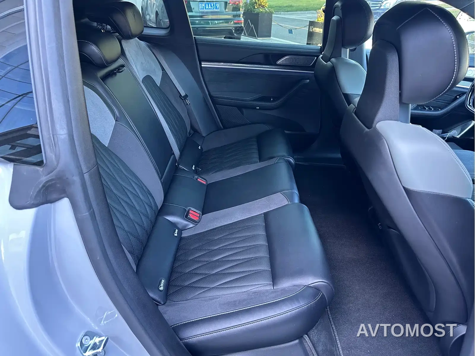 Nezha S Shooting Brake 2024 Extended Range 300 Pro Edition — фото 6