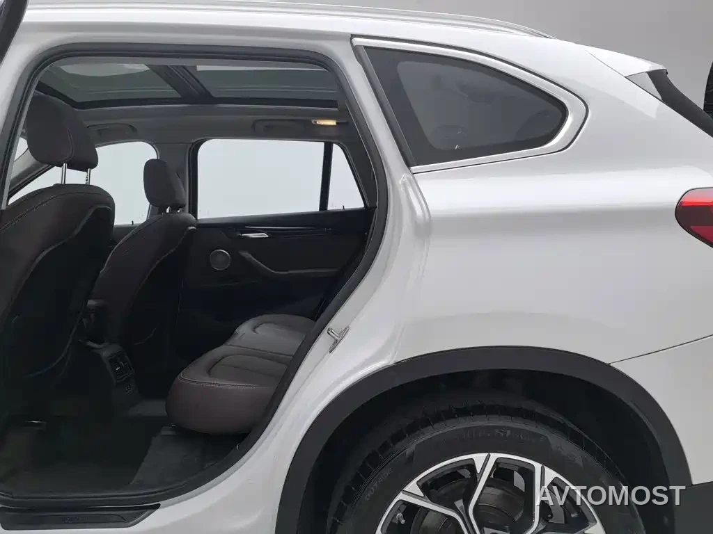 BMW X1 2021 sDrive25Li Leading — фото 15