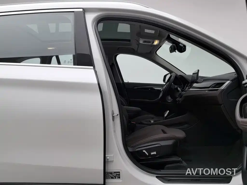 BMW X1 2021 sDrive25Li Leading — фото 23