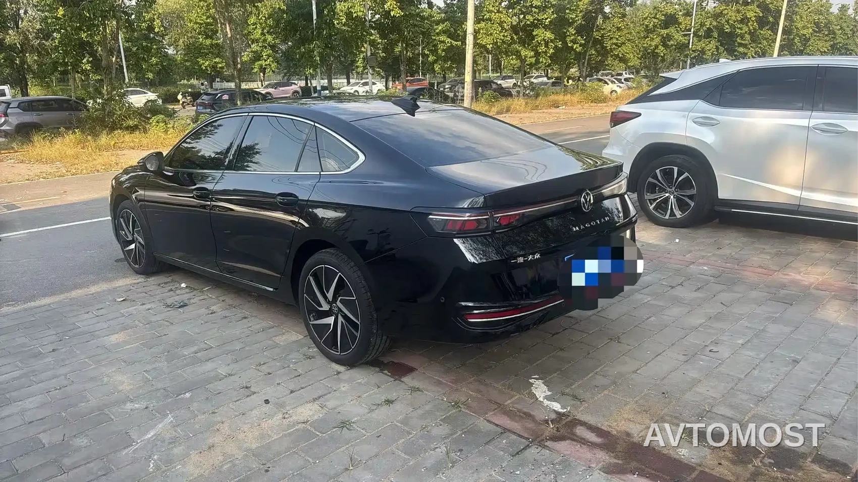 Volkswagen Magotan 2026 Model 380TSI DSG Premium Edition Damai Package — фото 7