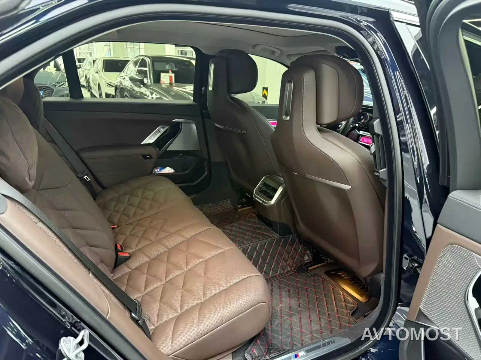 BMW 7 Series 2023 Model 735Li M Sport Package — фото 12