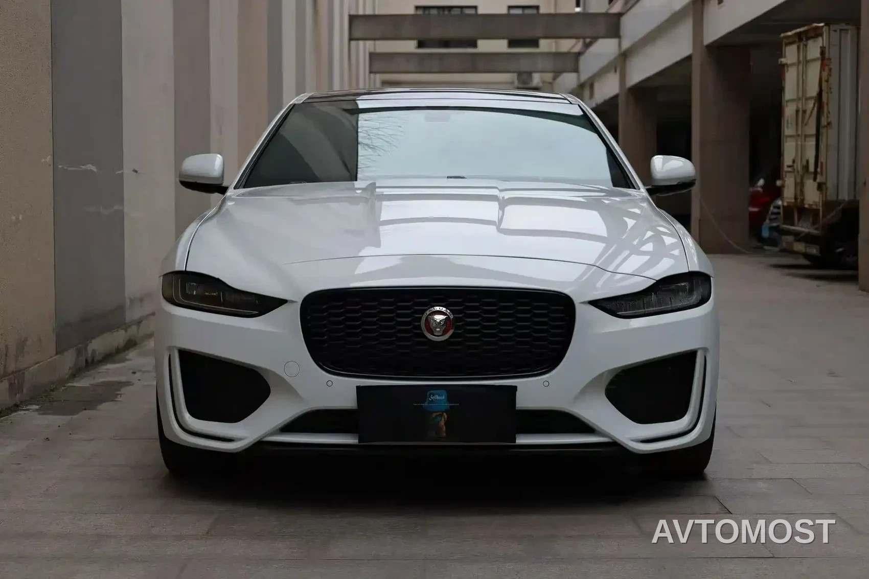Jaguar XEL 2021 2.0T 200PS R-DYNAMIC Youth Sport Edition — фото 4