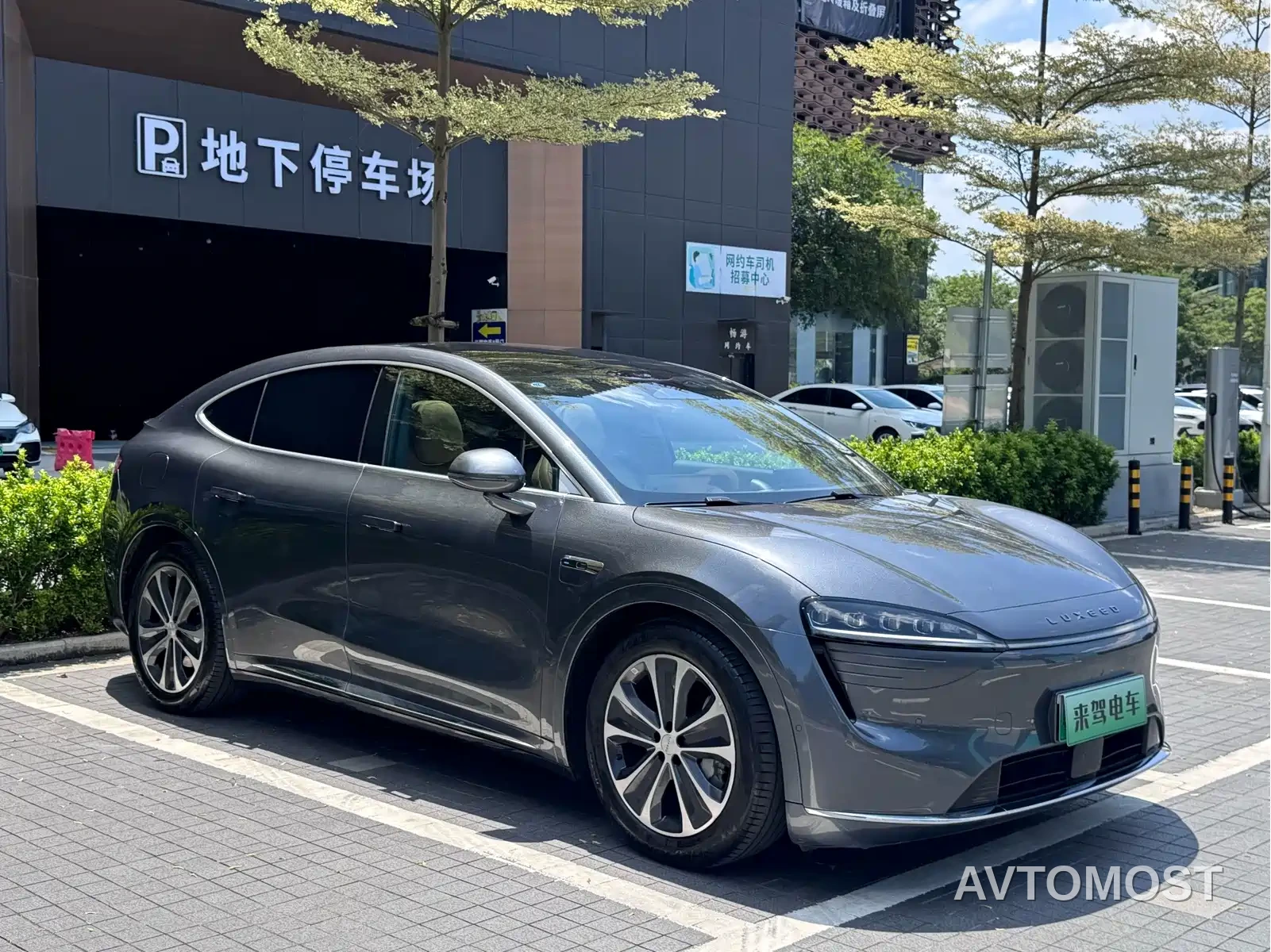 Zhijie Luxeed R7 2025 Extended Range 251km Pro — фото 3