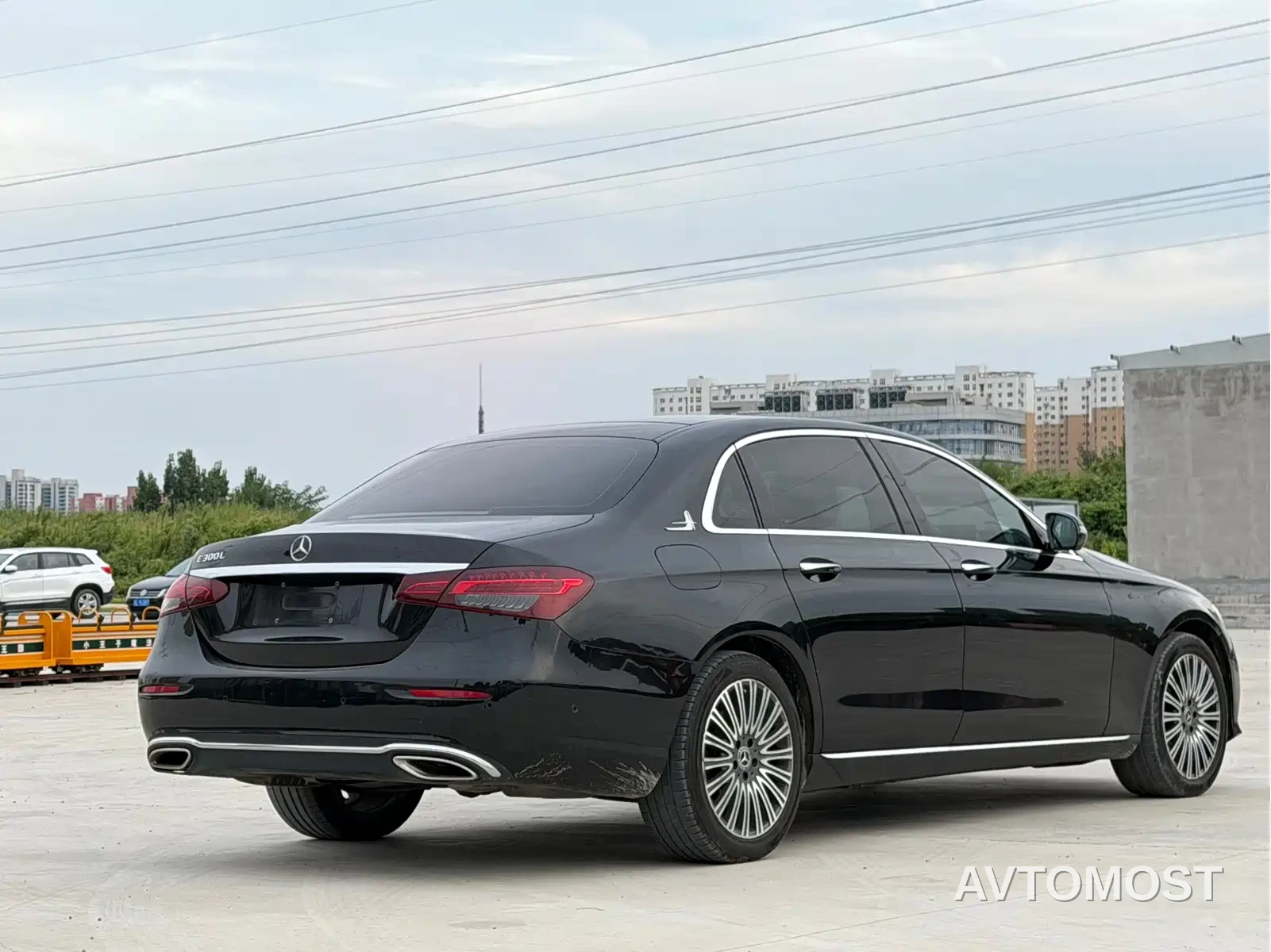 Mercedes-Benz E-Class 2023 E 300 L Luxury — фото 6