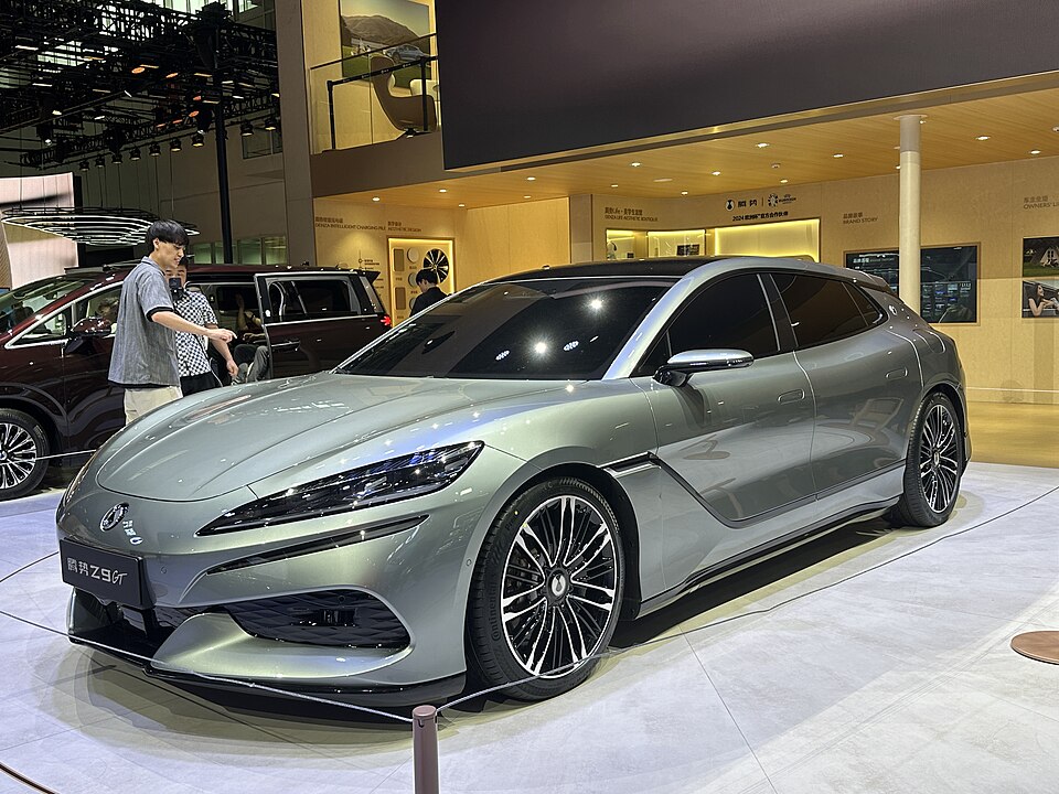 Denza Z9 GT — нынешний флагман марки Denza.